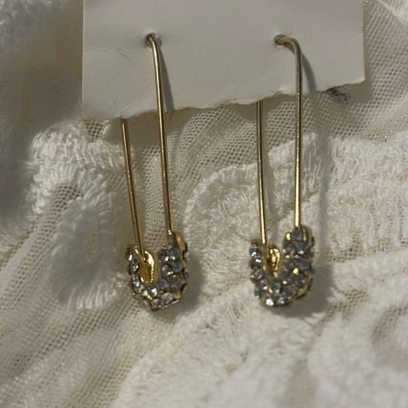 Crystal metal gold plated pin earrings - Picture 3 of 12
